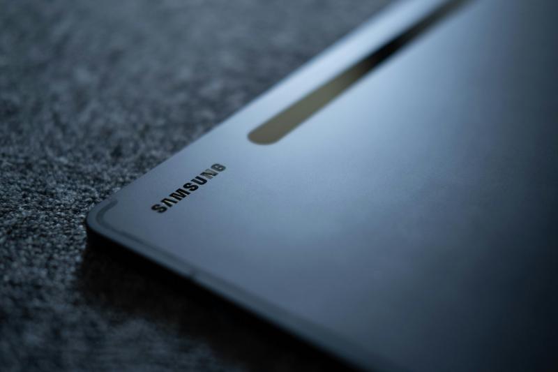 A Samsung forradalmi újítással rukkol elő: egy táblagép, amely akkumulátor nélkül is képes működni! A Liner.hu hírei szerint ez a fejlesztés új dimenziókat nyit meg a mobilitás és a felhasználói élmény terén. Az eszköz innovatív technológiája lehetővé tes