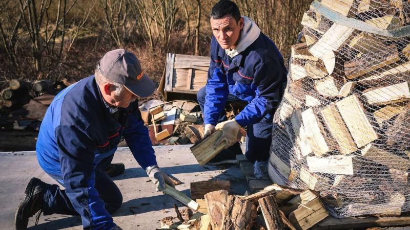 Idén is számíthatnak a rászoruló mohácsi lakosok a város támogató kezdeményezésére, hiszen már elérhetővé vált a tűzifa igénylése.