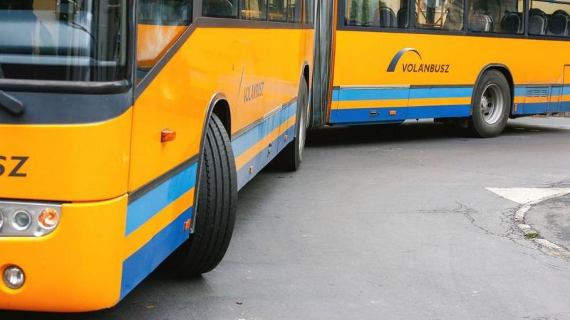 A hevesi vonalon leállt a vonatközlekedés, így most pótlóbuszok szállítják az utasokat.
