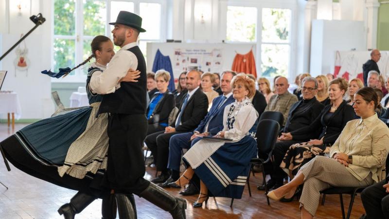 Húsz év elteltével a békési kultúra és közösségek szívében ünnepelte jubileumát a Nefelejcs Egyesület. Az esemény különleges alkalom volt, amely a helyi értékek és hagyományok megőrzésére és népszerűsítésére fókuszált. A rendezvény során a résztvevők mego