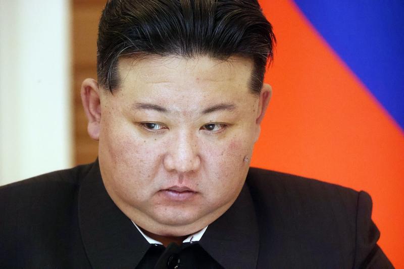 Kim Dzsongun dühbe gurult: súlyos megrovásban részesítette a bulizó párttársait.