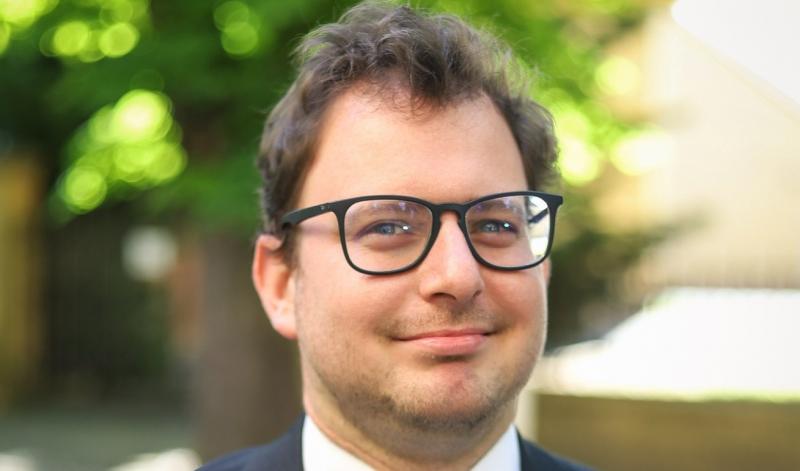 Sümeg KDNP-s alpolgármestere lemondott a posztjáról, majd bejelentette, hogy feljelenti a fideszes önkormányzatot. A politikai döntés mögött álló indokokat és a feljelentés részleteit még nem hozták nyilvánosságra, de a helyi politikai életet jelentősen b