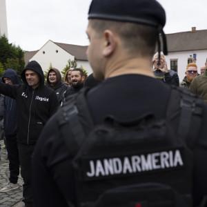 Nagyváradi ellentüntetők egy csoportja lehetőséghez juthat, hogy anyaországi NER-es vállalatnál helyezkedjen el.