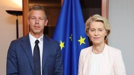 Figyelem, a mentelmi jog rabjává válhatsz! Brüsszel bűvöletében - hívta fel a figyelmet Orbán Viktor.