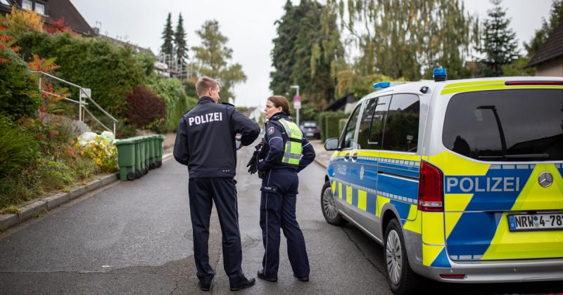 Egyedülállóan drámai fordulatot vehetett a történet, hiszen a német polgármester életét egy olyan személy fenyegette, akit a saját szívéből fogadott magához: a fia.