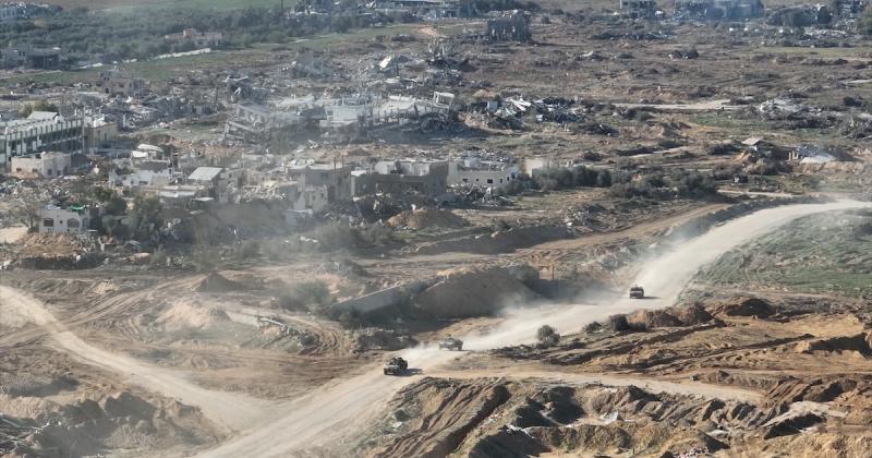 Izrael ellenfelei folyamatosan azon dolgoznak, hogy újra felszereljék magukat. | Demokrata