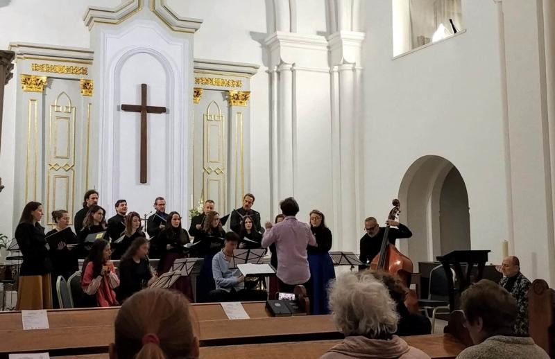 Legyetek az élő kövek, hirdeti a prédikáció és a zene varázsa!